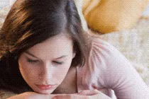 Làm gì khi liên tục bị tình cũ của chồng quấy rối?