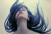 Phát hiện bí mật động trời của vợ trong đêm