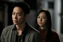 "Chết sững" với hình xăm nơi ngực vợ trong đêm tân hôn