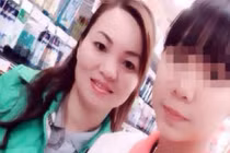 Rớt nước mắt người mẹ mang di ảnh con gái đi phượt khắp nơi