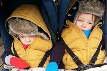 Cặp sinh đôi chết đuối trong bể cá, cha mẹ vẫn nghĩ con đang chơi