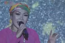 Biến hoá với tóc giả và phụ kiện, Phương Thanh gây bất ngờ