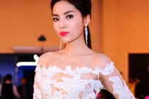 Hoa hậu Kỳ Duyên diện đồ xuyên thấu... lộ vòng một căng tròn