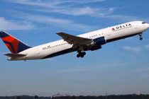 Mỹ: Đặc vụ ngầm quên súng nạp đạn trong toilet máy bay