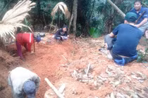 Thâm nhập hang ổ khai thác đá xanh trái phép ở miền Tây xứ Thanh