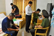 Mánh khóe của siêu trộm nước ngoài chuyên đâm thủng lốp ôtô