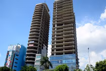 Tận mục loạt cao ốc xây dở bỏ hoang ở Sài Gòn