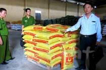 Phát hiện 300 tấn thức ăn chăn nuôi chứa chất cấm gây ung thư