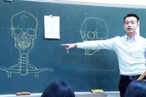 Thầy giáo đẹp trai, vẽ đẹp khiến dân mạng “phát cuồng“