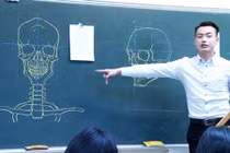 Thầy giáo đẹp trai, vẽ đẹp khiến dân mạng “phát cuồng“