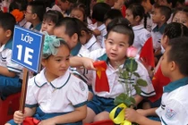 Vợ chồng “chiến tranh lạnh” vì... con vào lớp 1