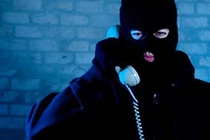 Cụ bà 74 tuổi trình báo bị lừa 1 tỉ đồng sau cuộc điện thoại