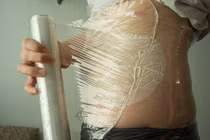Cách giảm mỡ bụng bằng quấn ni lông chỉ là ảo tưởng
