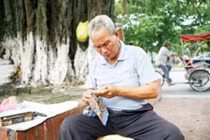 Người khắc bút cuối cùng bên Hồ Gươm