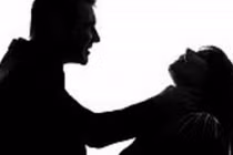 Quảng Nam: Đi viếng mộ con, chồng bóp cổ vợ đến chết 