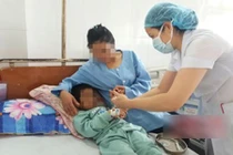 Tá hỏa chiếc kèn đồ chơi trong phổi bé 6 tuổi 