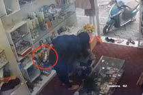 Vờ mua hàng, nữ quái trộm hàng loạt mỹ phẩm trong tích tắc