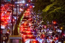 Cảnh "kinh hoàng" kẹt xe không lối thoát ở Sài Gòn