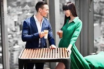 Hà Anh, Kim Lý thân thiết trong quán cà phê