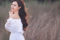 Midu chính thức độc thân, Khánh Thi được trai đẹp tặng quà