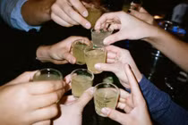 Sai lầm chết người nhiều người mắc phải khi giải rượu ngày Tết