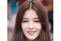 Cô gái xinh đẹp bỗng nổi nhất phố đi bộ Hồ Gươm