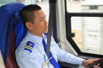 Tài xế xe buýt nhanh bị “quái xế” chạy lấn làn dọa đánh