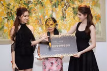 Đấu giá sim “kiểu” Ngọc Trinh: Từ thiện, một góc nhìn khác