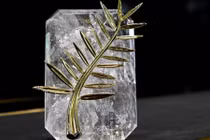 Gái bán hoa “trườn” trên thảm đỏ LHP Cannes 2017 