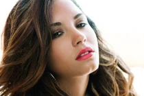 Tại sao phụ nữ quyến rũ hơn sau khi chia tay?