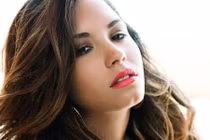 Tại sao phụ nữ quyến rũ hơn sau khi chia tay?