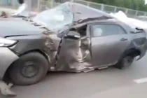 Clip ô tô nát bét như phế liệu vẫn phóng như bay