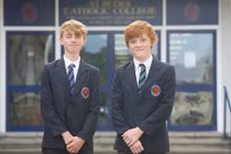 2 thần đồng 14 tuổi có IQ cao hơn "ông hoàng vật lý" Hawking