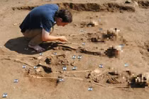 Phát hiện 48 bộ xương chứa bí ẩn về “Cái chết đen”