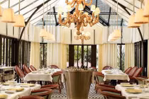 Choáng ngợp những khách sạn xa xỉ tại kinh đô ánh sáng 