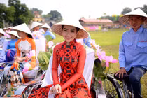 Ngắm dàn người đẹp đạp xe diễu hành Áo dài ở Hà Nội