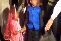 Xót xa nước mắt các cô dâu nhí trong ngày cưới tập thể