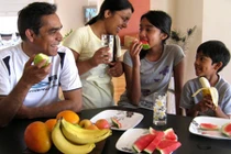 3 nguy hại nhãn tiền khi ăn trái cây sau bữa cơm