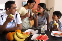 3 nguy hại nhãn tiền khi ăn trái cây sau bữa cơm