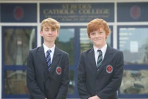 Hai cậu bé có IQ cao hơn “ông hoàng Vật lý thế giới“