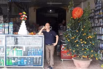 Cười lăn lộn 2 tên trộm...quất cảnh dính độc chiêu của chủ nhà