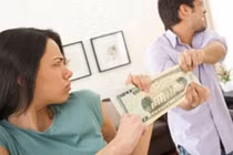 Người chồng ki bo chia đôi tiền đi đẻ, gửi xe