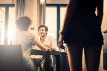 Chết ngất với cô thầy bói thuê tóm chồng ngoại tình