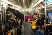 Buồn cười với những người quá hồn nhiên chốn công cộng