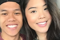 Chàng trai bất ngờ nổi tiếng sau khi đi dép của bạn gái