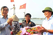 Đã mắt nhìn mẻ cá bè vàng lịch sử 160 tấn nằm gọn trong lưới