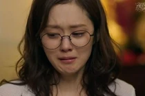 Nỗi nghi hoặc khiến tôi phát điên vì sợi tóc vàng rơi trên giường