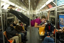 Buồn cười với những người quá hồn nhiên chốn công cộng