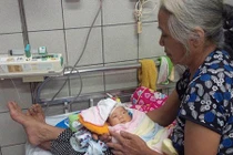 Xúc động mẹ ung thư máu từ chối điều trị để sinh con