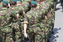 NATO trước nỗi lo điệp viên Nga giăng bẫy mỹ nhân kế binh sĩ